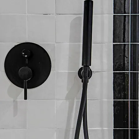 Parisian With Air Conditioning Eiffel Tower Párizs