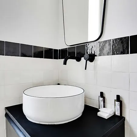 Parisian With Air Conditioning Eiffel Tower Apartman