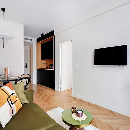 Parisian With Air Conditioning Eiffel Tower Apartman *