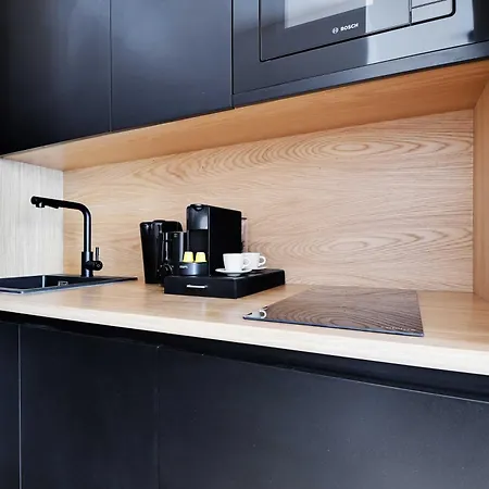 Parisian With Air Conditioning Eiffel Tower Párizs