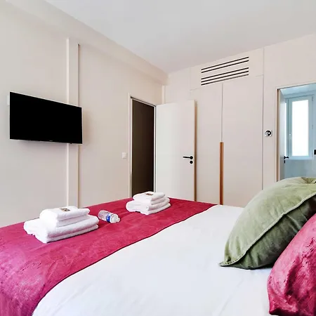 Parisian With Air Conditioning Eiffel Tower * Párizs