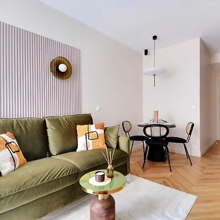 Parisian With Air Conditioning Eiffel Tower