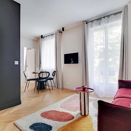 Parisian With Air Conditioning Eiffel Tower * Párizs