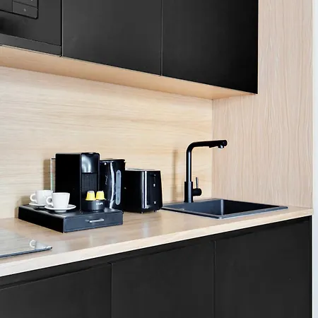 Parisian With Air Conditioning Eiffel Tower Párizs