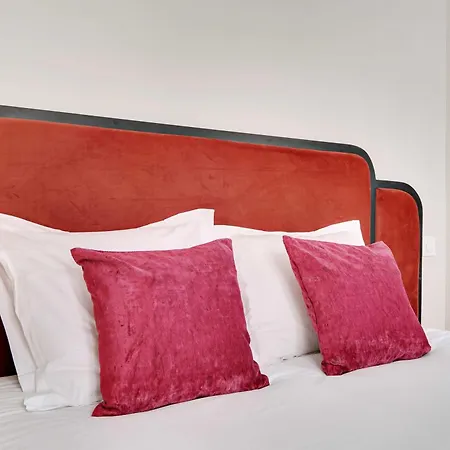 Parisian With Air Conditioning Eiffel Tower *