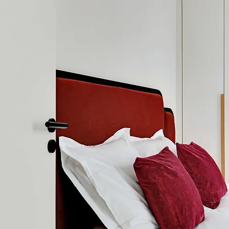 Parisian With Air Conditioning Eiffel Tower Párizs