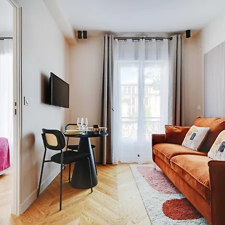 Parisian With Air Conditioning Eiffel Tower Apartmán *