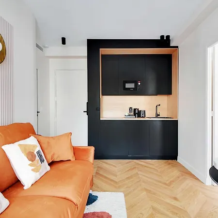 Parisian With Air Conditioning Eiffel Tower * Párizs