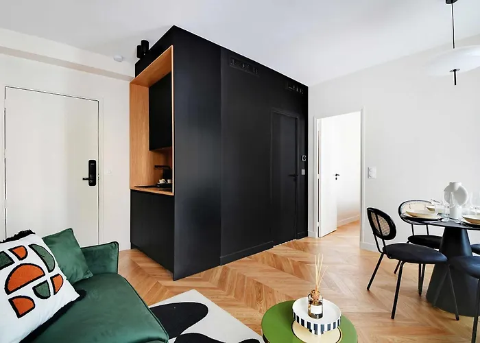 Lägenhet Parisian With Air Conditioning Eiffel Tower