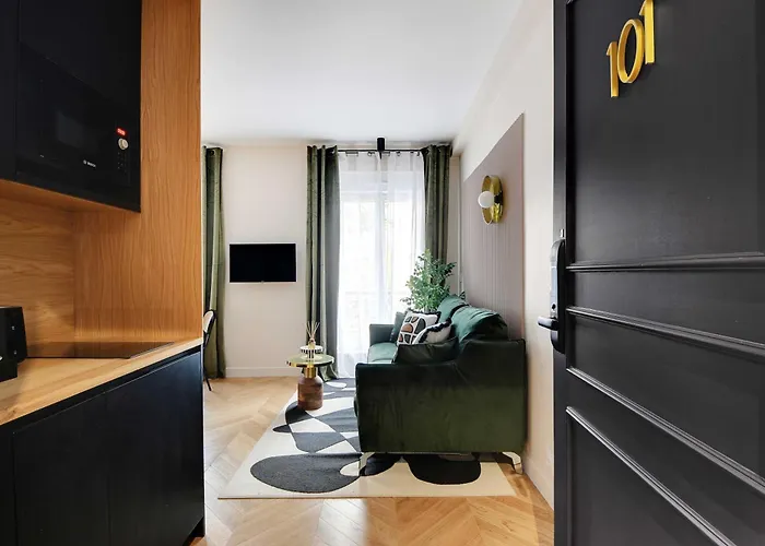 Parisian With Air Conditioning Eiffel Tower Paris