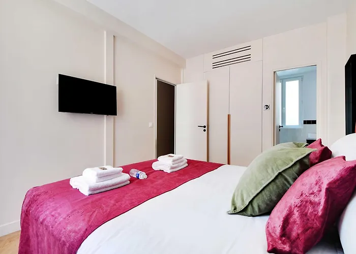 Parisian With Air Conditioning Eiffel Tower * Paris