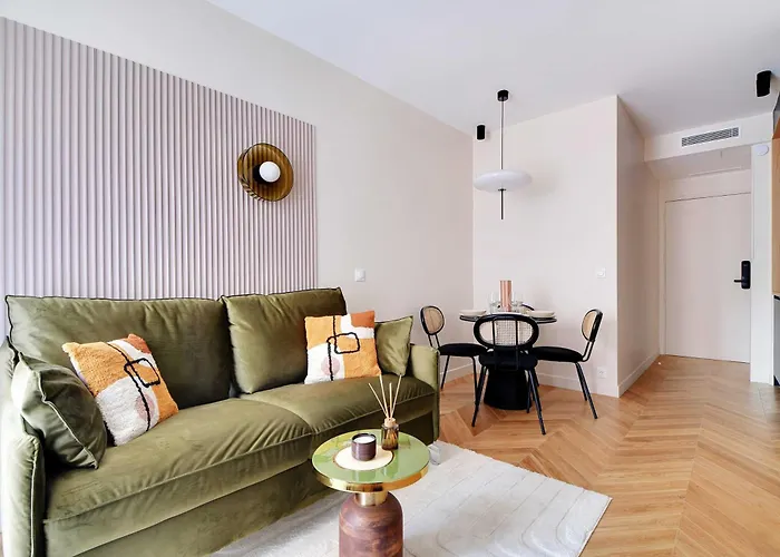 Parisian With Air Conditioning Eiffel Tower