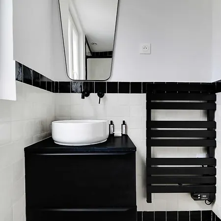 Parisian With Air Conditioning Eiffel Tower Apartment *