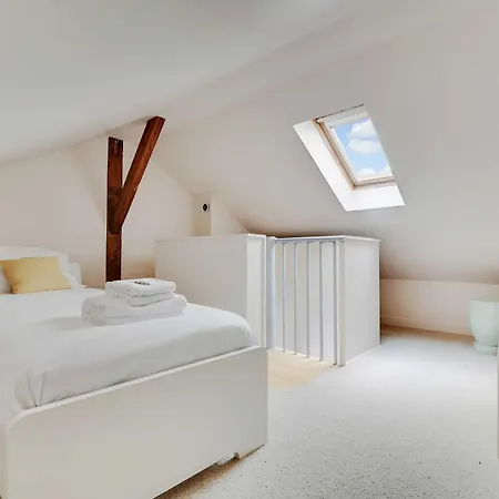 Parisian With Air Conditioning Eiffel Tower Apartment *