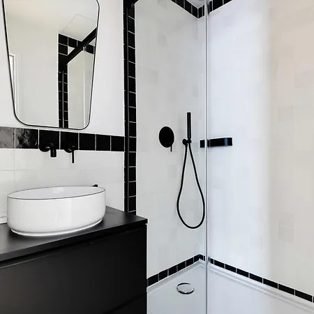Parisian With Air Conditioning Eiffel Tower Apartment Paris