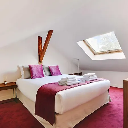 Parisian With Air Conditioning Eiffel Tower Apartment